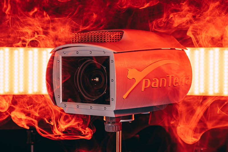 Outdoor-Zeitrafferkamera von panTerra im Hitzetest, entwickelt für extreme Bedingungen und zuverlässige Baudokumentation.